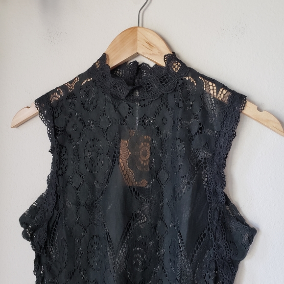 ❗SOLD❗ Lace Mock Neck Sleeveless Blouse - Picture 9 of 11